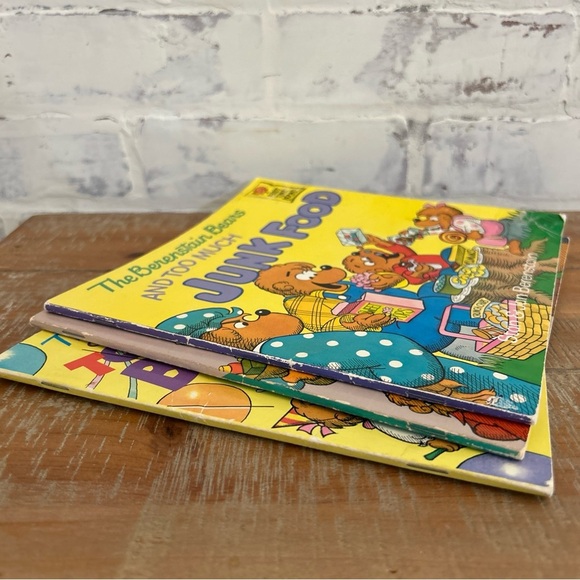 The Berenstain Bears First Time Book Lot(3) Strangers, Junk Food, Birthday 85-86 - Picture 2 of 12